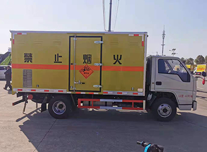 自流井爆破器材运输车技术升级与安全合规新趋势